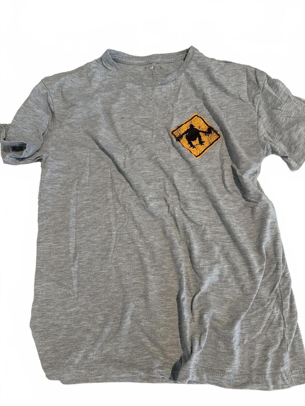 Kidpik Boys Large Gray Skateboard Graphic T-Shirt